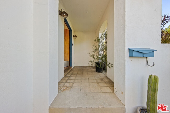 Building Photo - 2009 N New Hampshire Ave