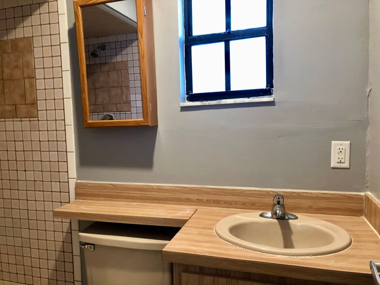 Building Photo - 3021 W Braddock St