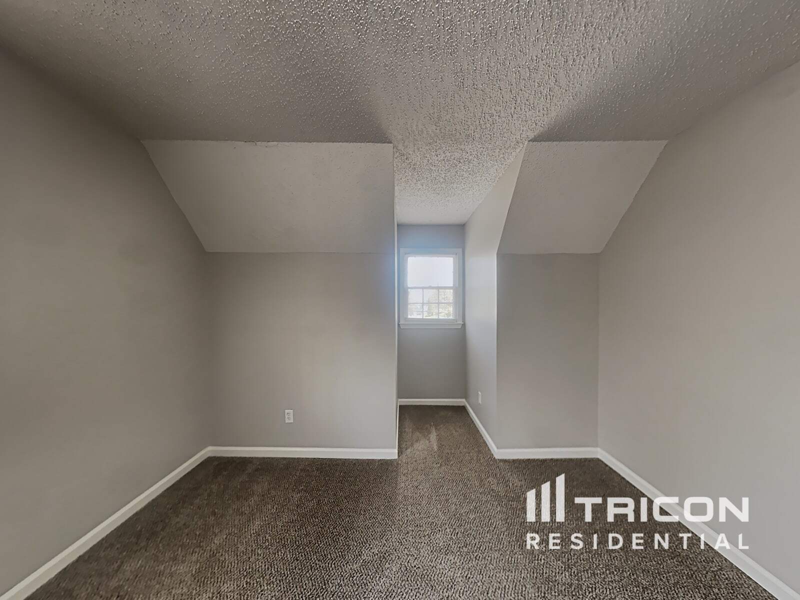 Building Photo - 579 Stratford Dr