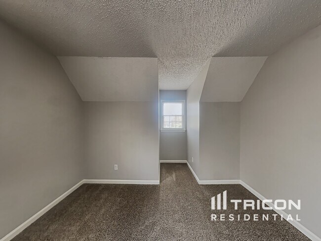 Building Photo - 579 Stratford Dr