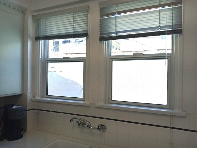 KITCHEN WINDOWS - 442 S Palm Dr