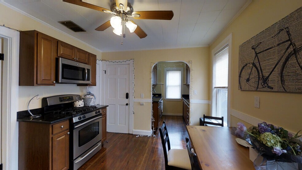 Building Photo - 21 Chandler St