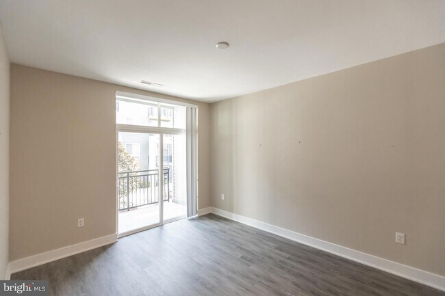Building Photo - 145 Riverhaven Dr