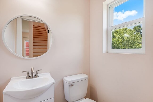 Building Photo - Elevated Eco-Friendly 2-Bedroom Home in Sw...