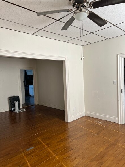 Building Photo - 122 N Main St