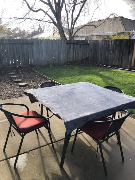 Building Photo - 525 Primrose Dr