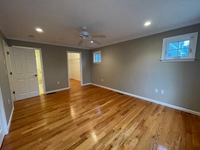 Building Photo - 53 Brewster Rd