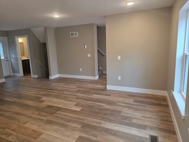 Building Photo - 609 Detroit St