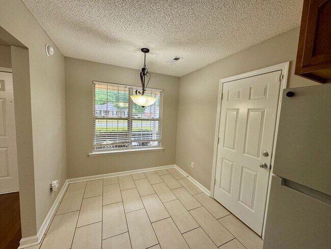 Building Photo - Great Harvest Home for rent