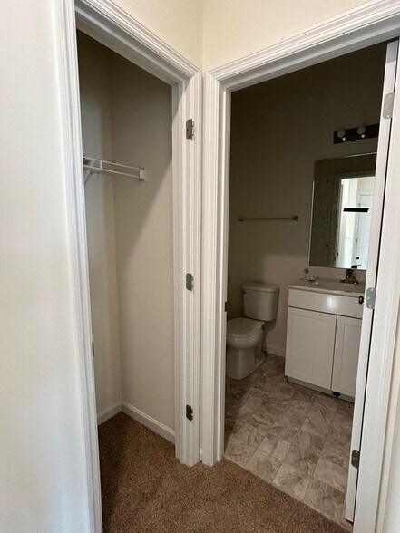 Building Photo - 463 Sweetgrass Dr
