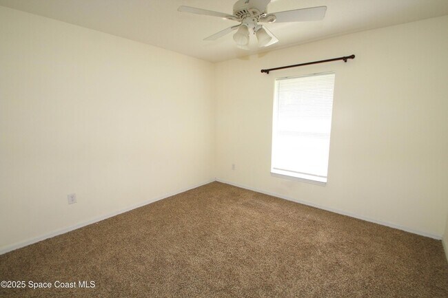 Building Photo - 2295 Botanica Cir