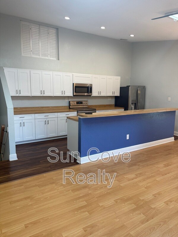 Primary Photo - 6361 92nd Pl N