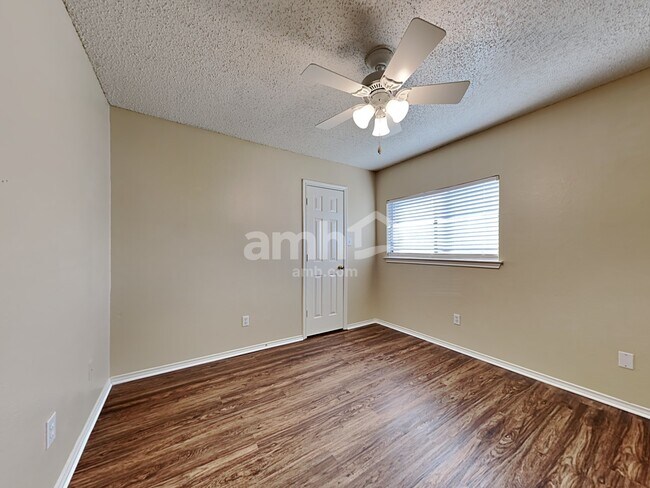 Building Photo - 5204 Blue Cir