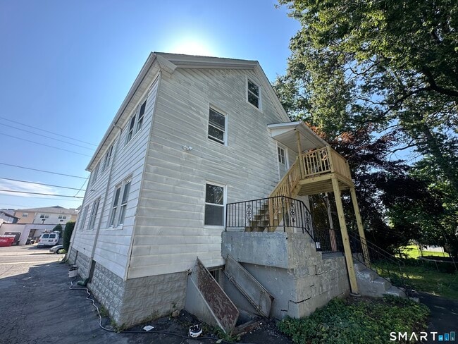 Building Photo - 18 Parker Ave