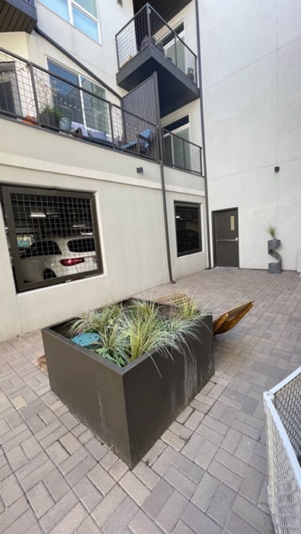 Building Photo - 1 bedroom 1 bath in SLC!