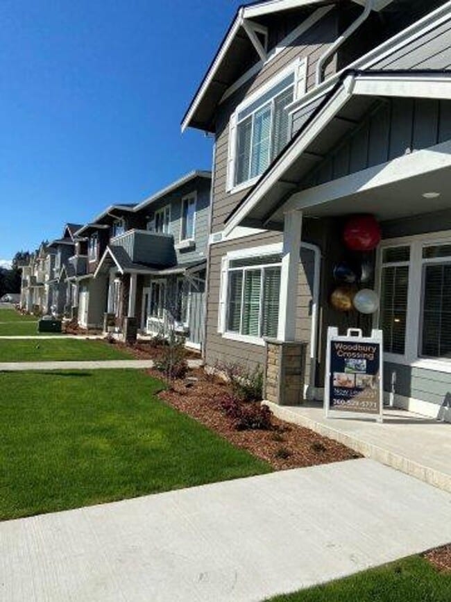 Building Photo - Beautiful 3-Bedroom Townhome w/ 2-Car Garage –  Apply Today!!