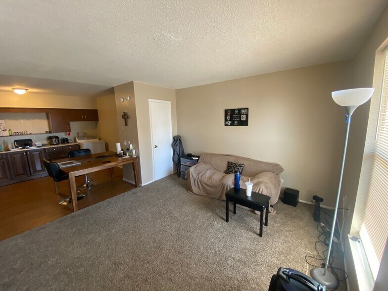 Building Photo - 406 Sunny Ln