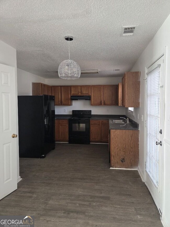 Building Photo - 7146 Ravenwood Ln