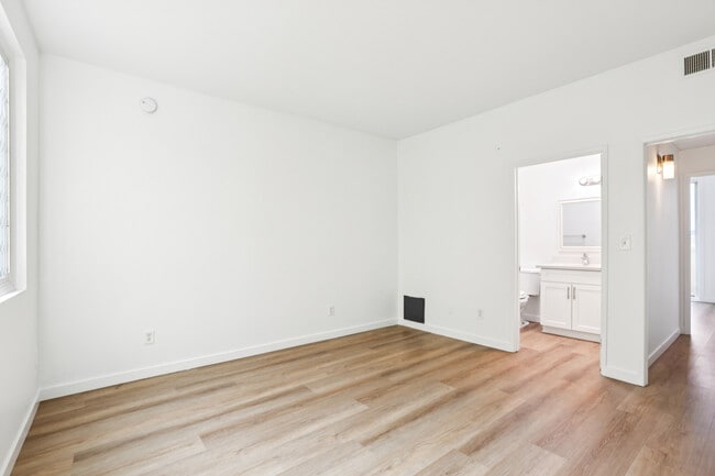 Building Photo - 3614 Empire Dr