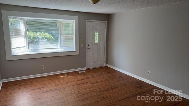 Building Photo - 109 Pine Inn Dr