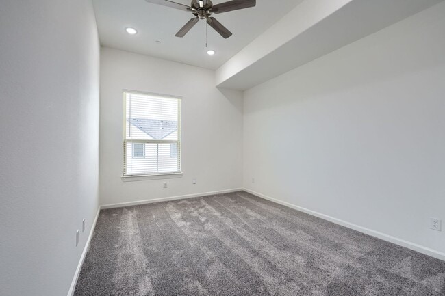 Building Photo - 4 Bed 3 Bath Luxurious Townhome in Frisco!