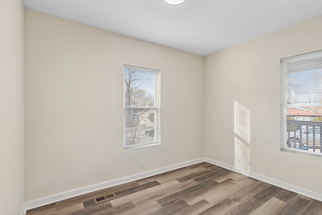 Building Photo - 515 George Ave