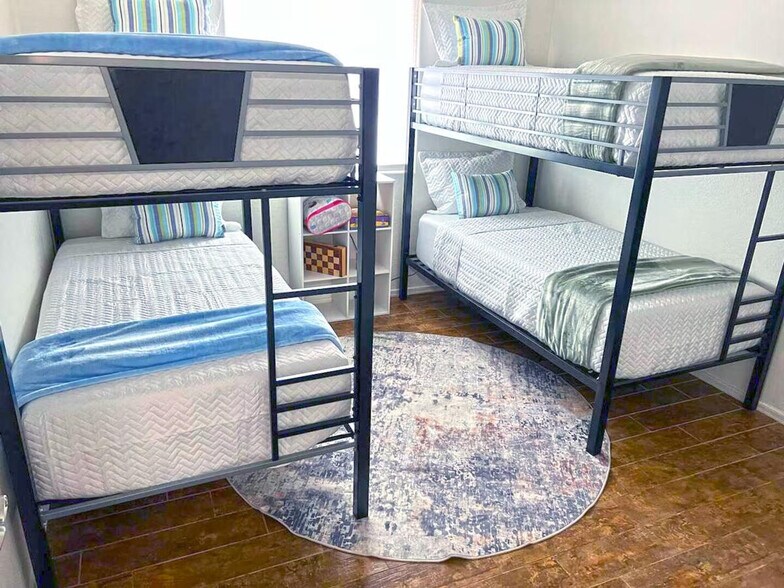 Building Photo - 1546 N Desert Willow St