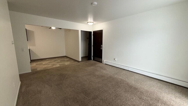 Building Photo - Lower 2-Bedroom | Heat Included & Fully Renovated