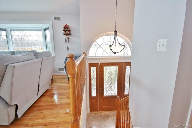 Building Photo - 478 Lake Rd