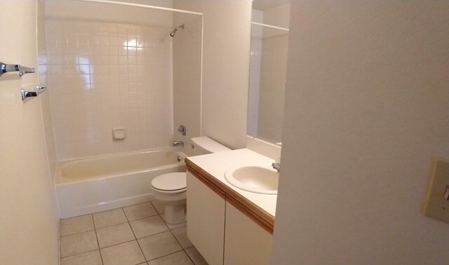 Building Photo - Two Bedroom East Boulder