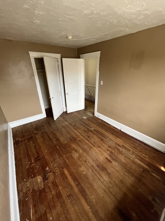 Building Photo - 450 New Dorwart St