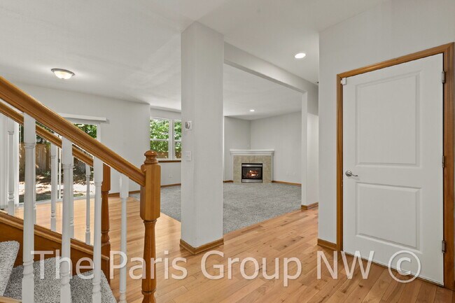 Building Photo - Beautiful Central Bothell Home. Great Floor Plan! Open Lvg Spaces, Office, Bonus Room  + XL Bedro...