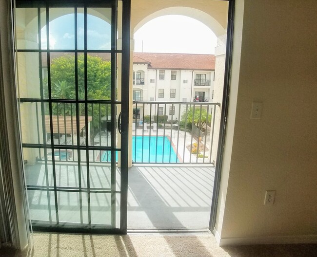 Building Photo - Beautiful 3/2 Pool View Condo  x Rent @ Th...