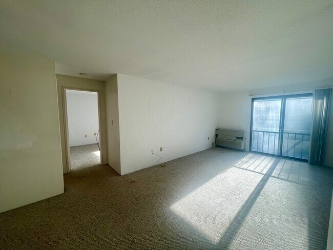 Building Photo - 9 Village Rock Ln