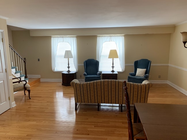 Building Photo - 147 E 3rd St