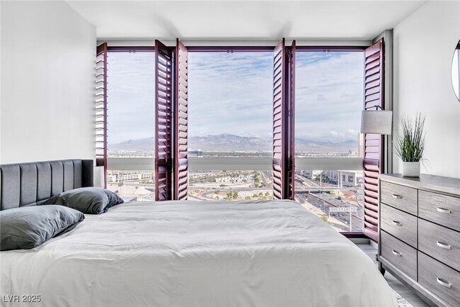 Building Photo - 4471 Dean Martin Dr