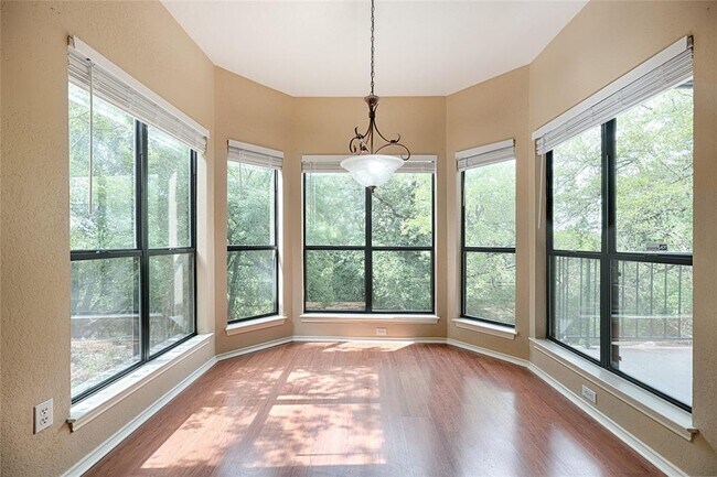 Building Photo - 4711 Spicewood Springs Rd