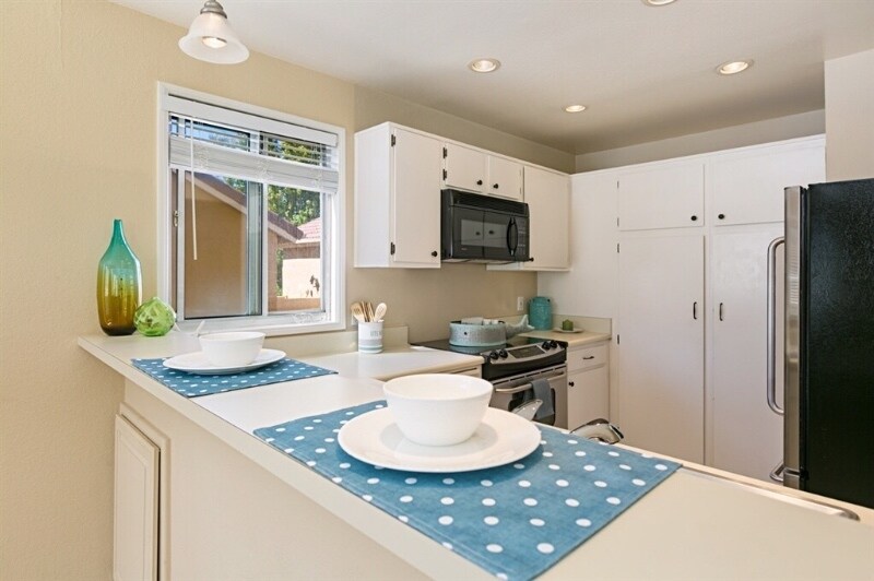 Building Photo - 930 Via Mil Cumbres