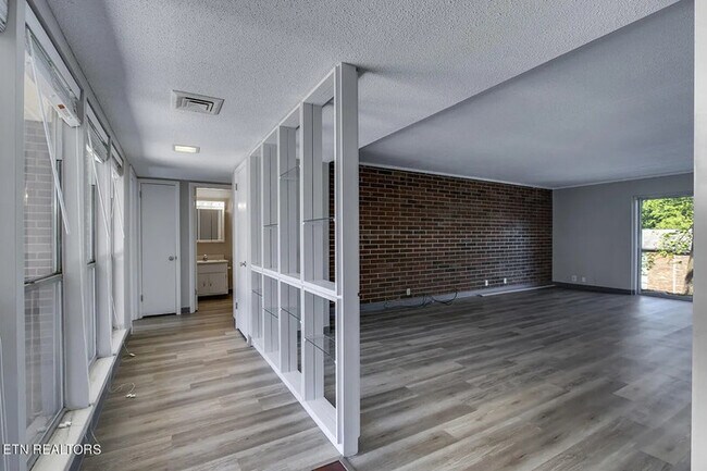 Building Photo - 400 Dublin Dr