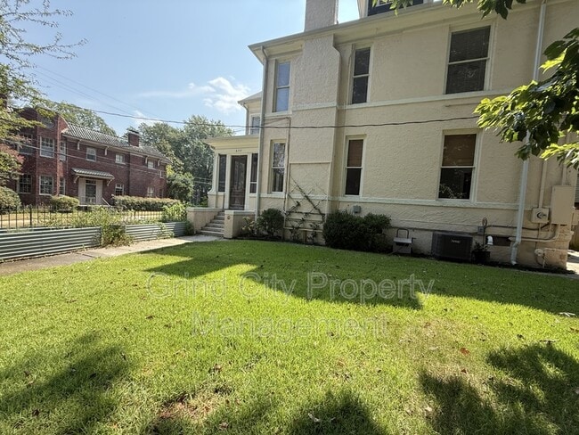 Building Photo - 653 Anderson St