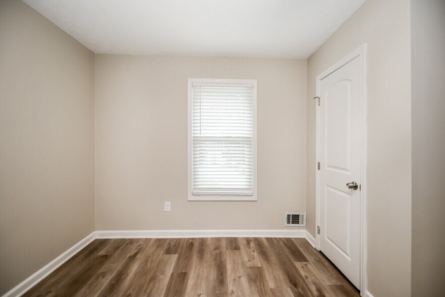 Building Photo - 1658 Eric Cir