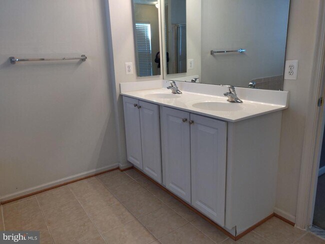 Building Photo - 4638 Odessa Dr