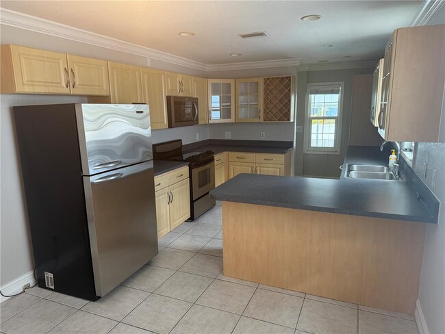 Building Photo - 8601 Rue Chateaux Dr