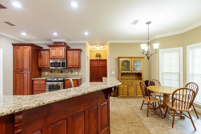 Building Photo - Spacious 4-Bedroom, 3-Bath Home with Large Screened-In Porch & Modern Features in Hahira, GA