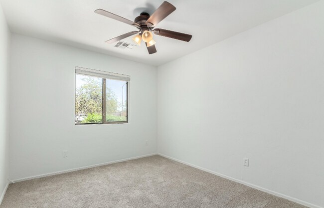 Building Photo - Charming Corner Lot Gem!