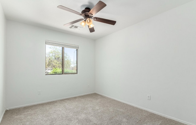 Building Photo - ROOM TO ROAM ON THIS HUGE LOT!