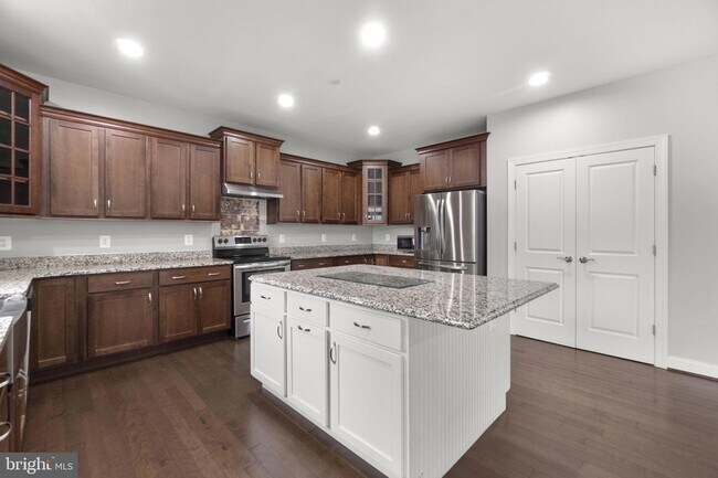 Building Photo - 945 Kayley Dr