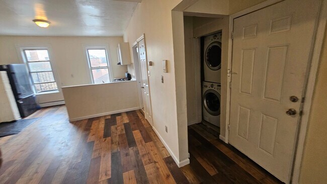 Building Photo - 126 Monticello Ave