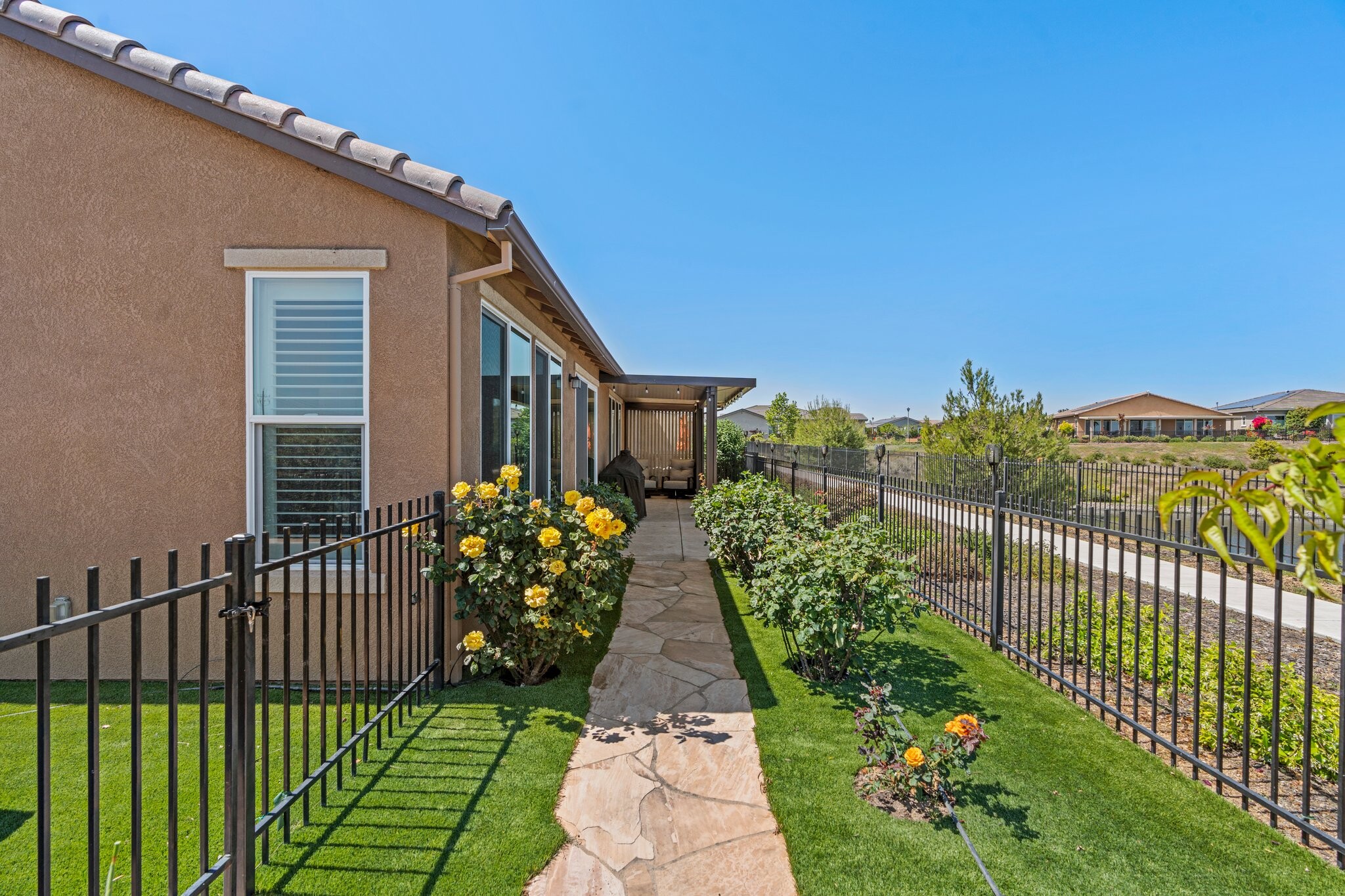 Building Photo - 377 Silver Ridge Dr
