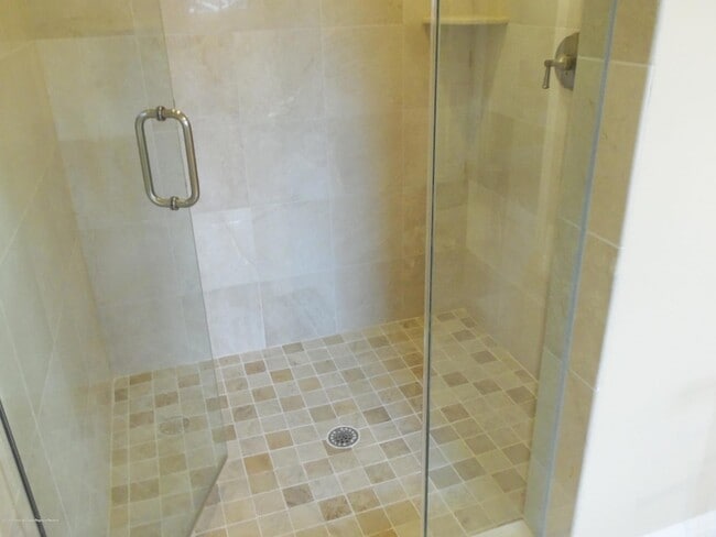 Building Photo - 1031 Oval Rd